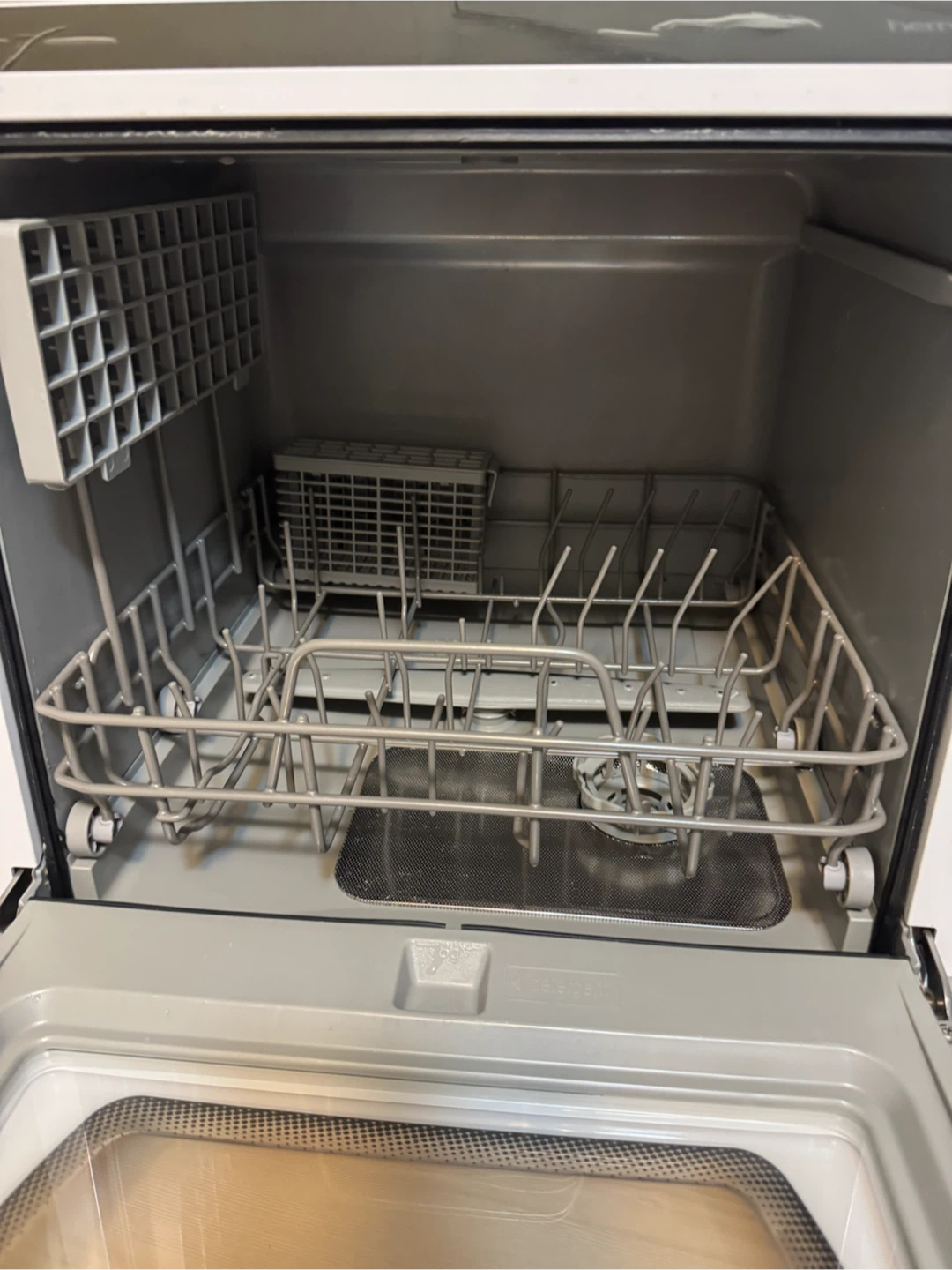 Portable dishwasher