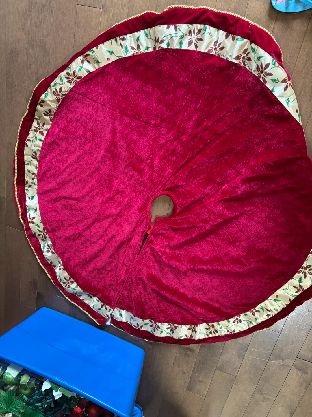 Christmas Tree Skirt & Ornaments Set - photo 4
