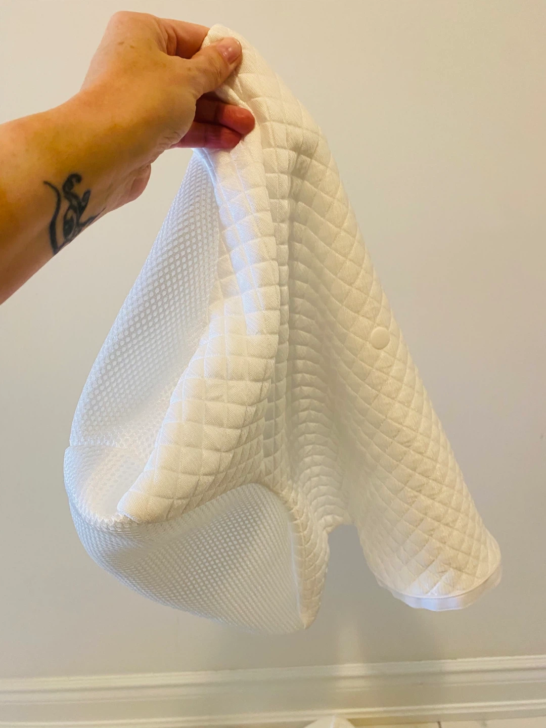 Two Ergonomic Memory Foam Pillows - photo 4