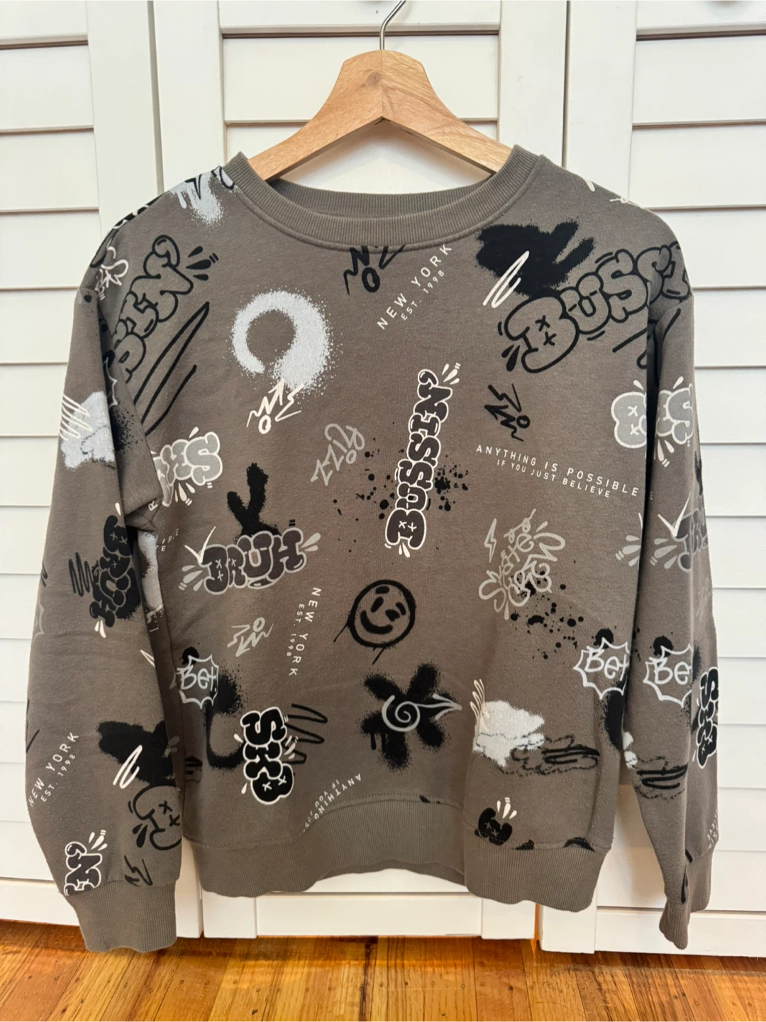 Selection of three assorted hoodies and sweatshirts - photo 2
