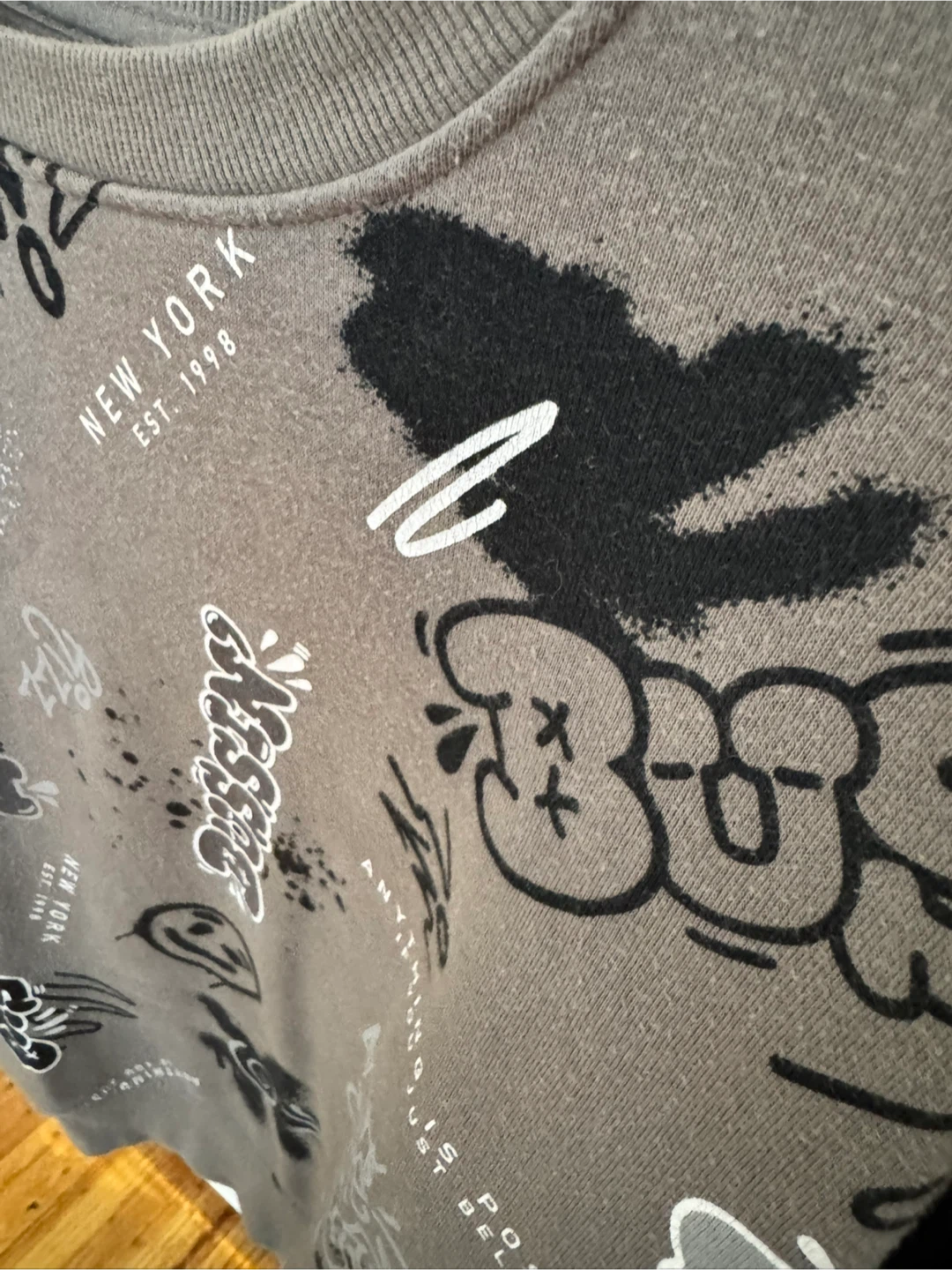 Selection of three assorted hoodies and sweatshirts - photo 3