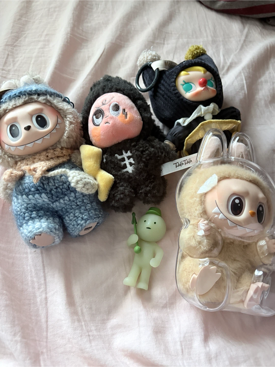 Assorted Designer Art Toys Bundle ( 40$ take all)