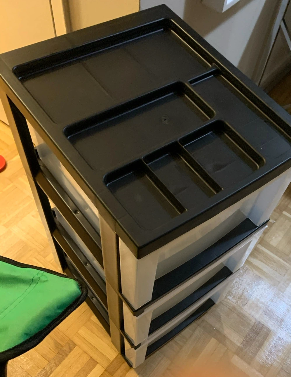 Storage drawer with wheels
