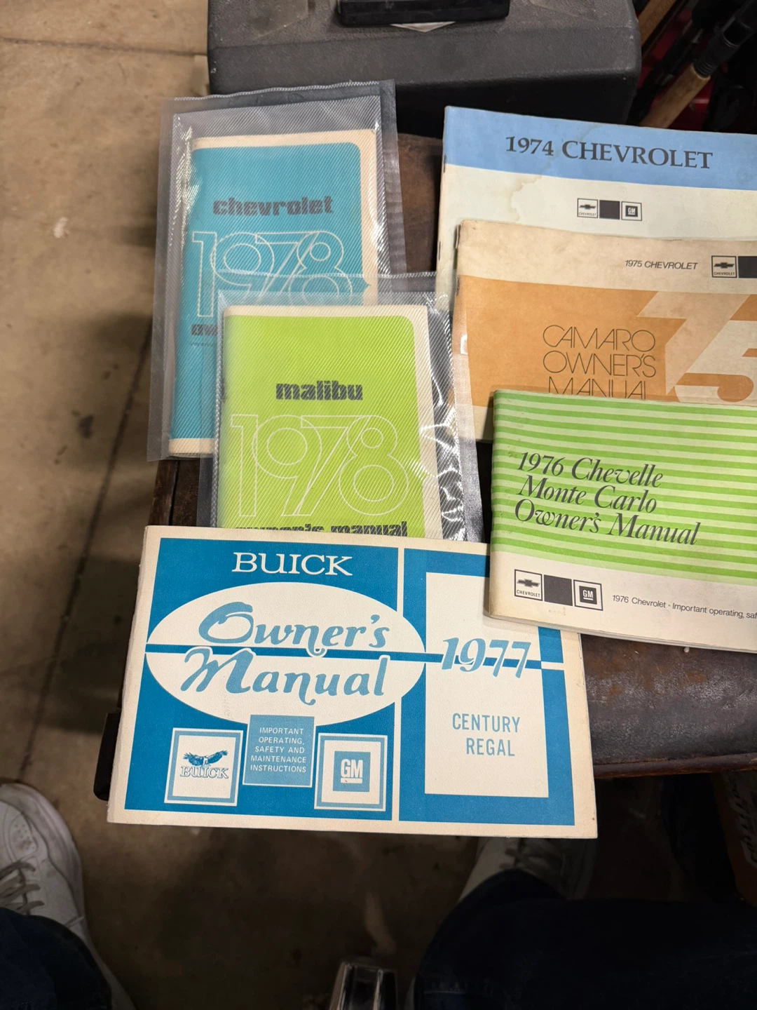 Numerous different glove box owners manuals - photo 4