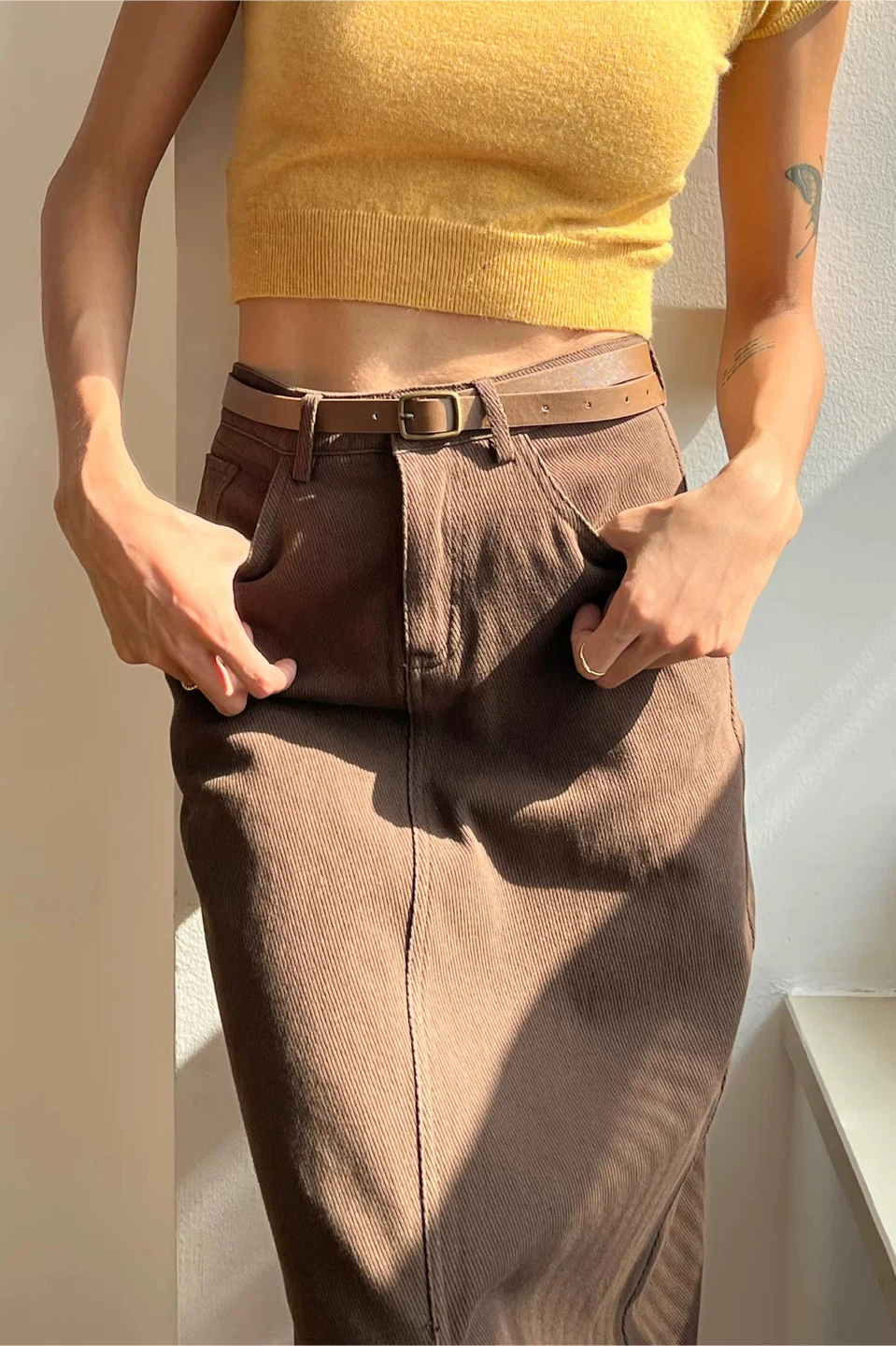 Brown corduroy midi skirt with belt - photo 4