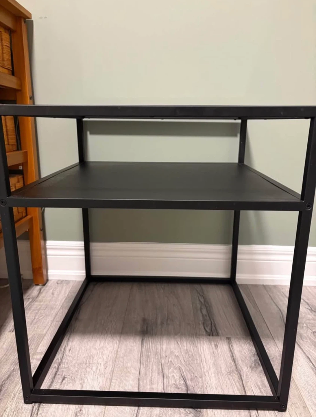 Coffee table and end table in great condition - photo 3