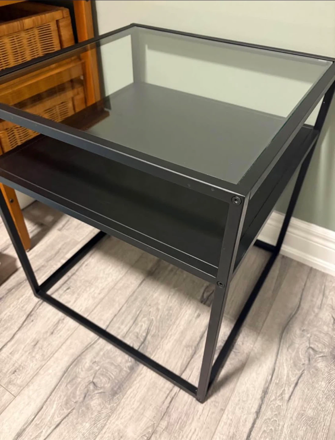 Coffee table and end table in great condition - photo 4