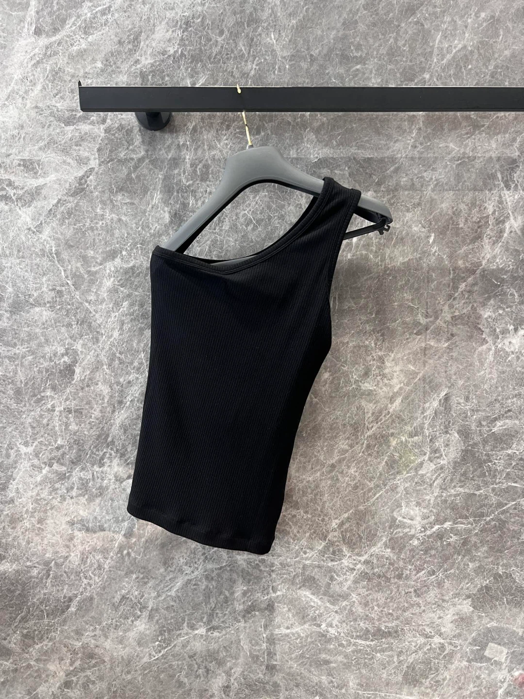 Black One-Shoulder Ribbed Tank Top - photo 2