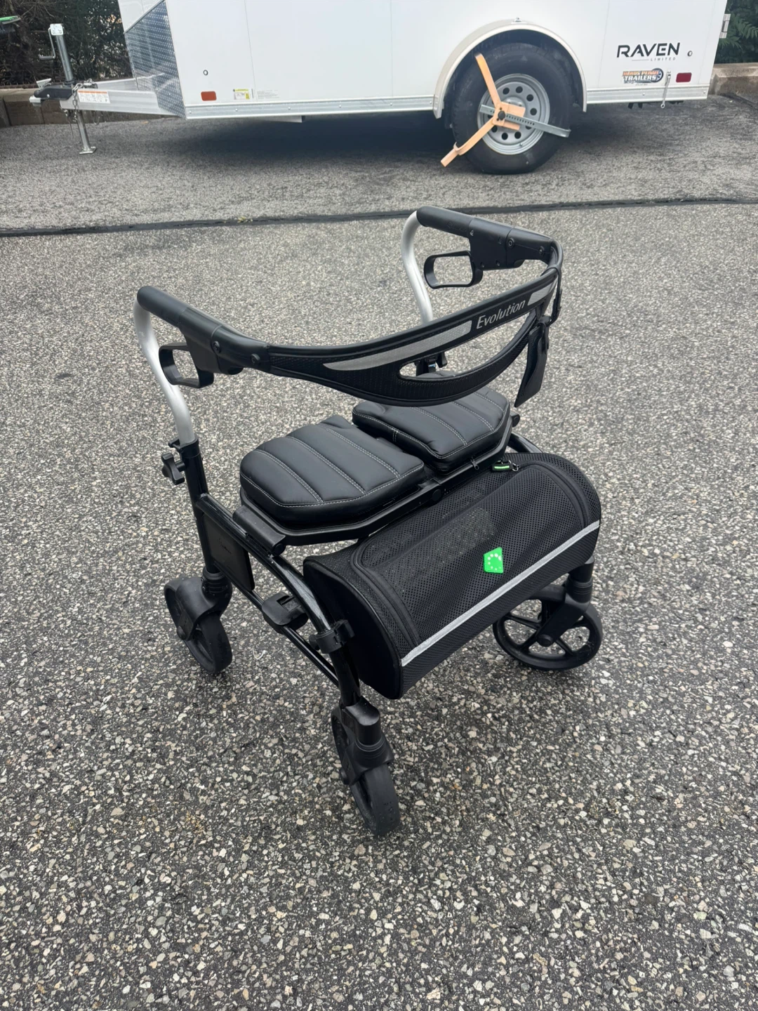 EVOLUTION TRILLIUM REGULAR WALKER ROLLATOR