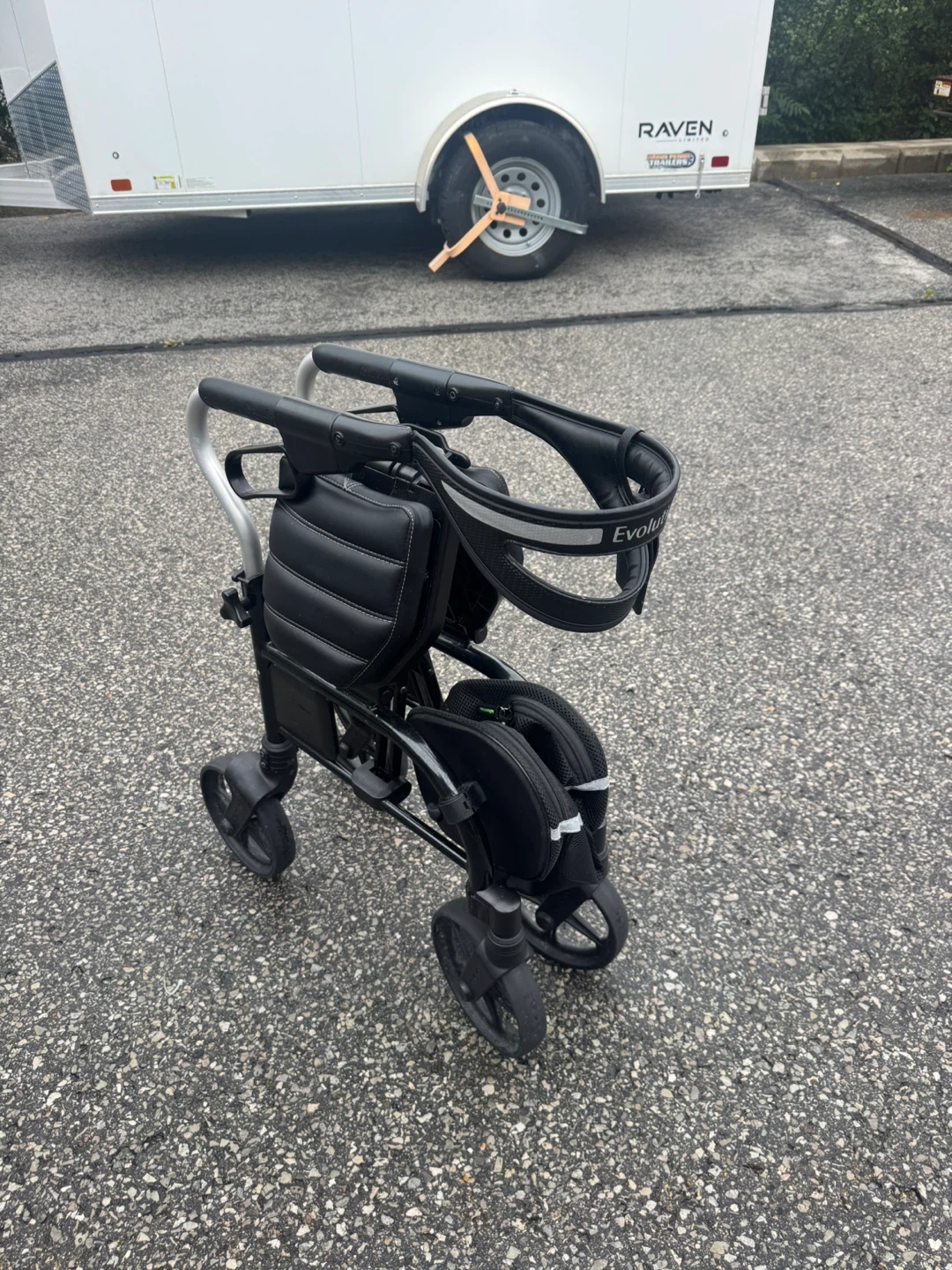 EVOLUTION TRILLIUM REGULAR WALKER ROLLATOR - photo 2