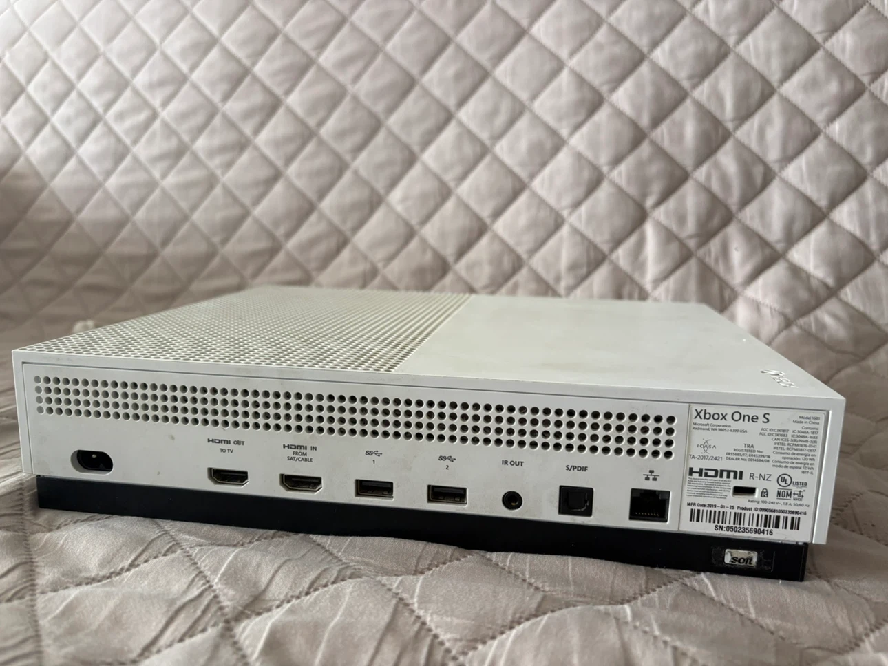 Xbox One S 1TB with 4 Games - photo 2