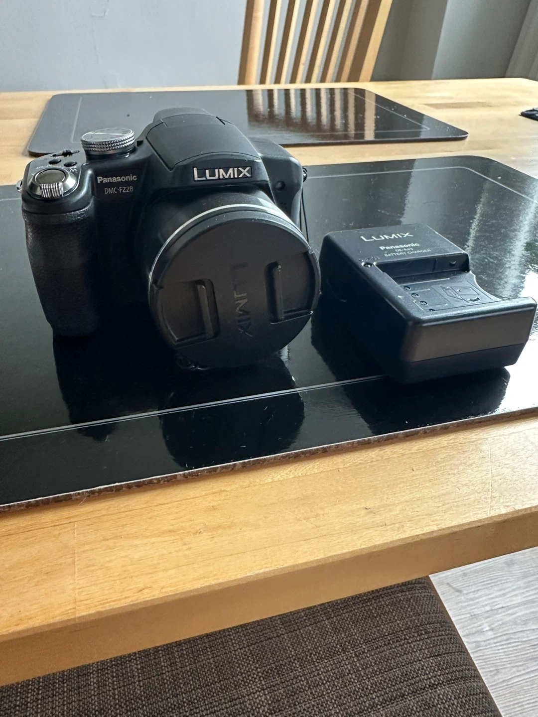 Panasonic Lumix DMC-FZ28 Digital Camera with Battery Charger - photo 2