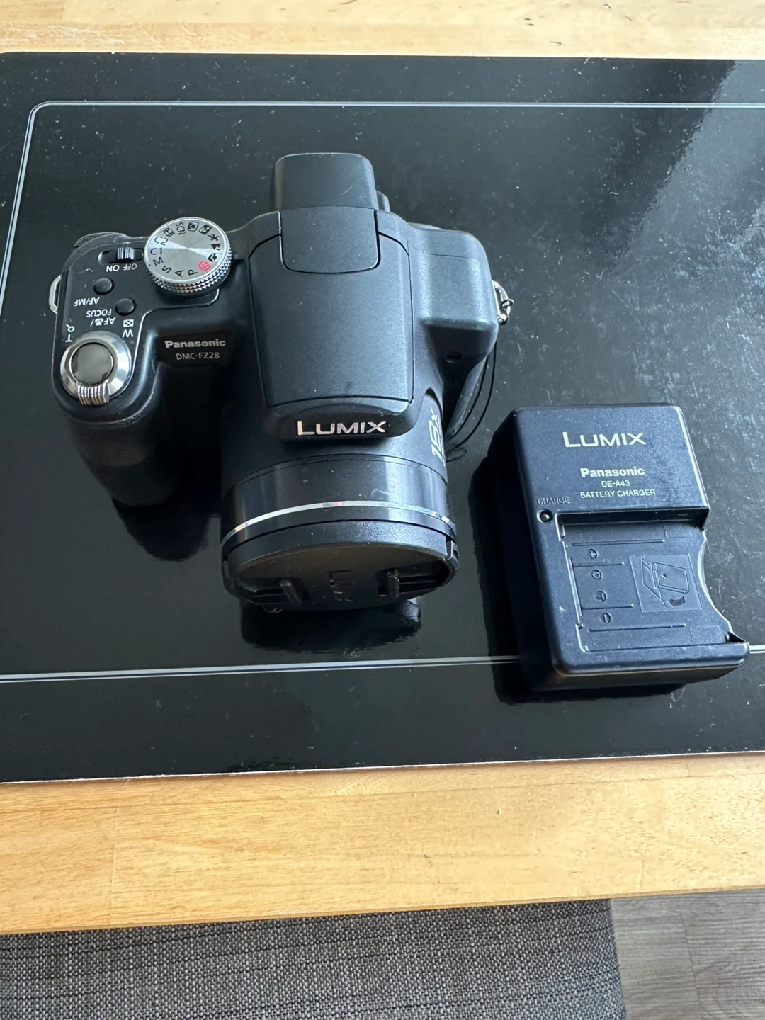 Panasonic Lumix DMC-FZ28 Digital Camera with Battery Charger - photo 3