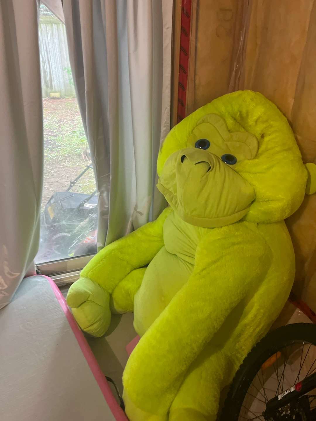 Large neon green plush gorilla toy - photo 2