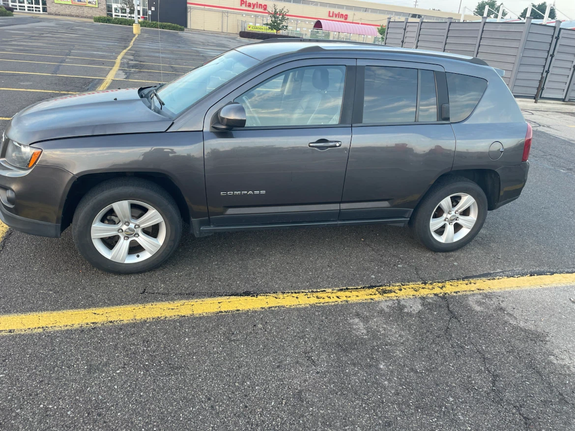 Car - photo 2