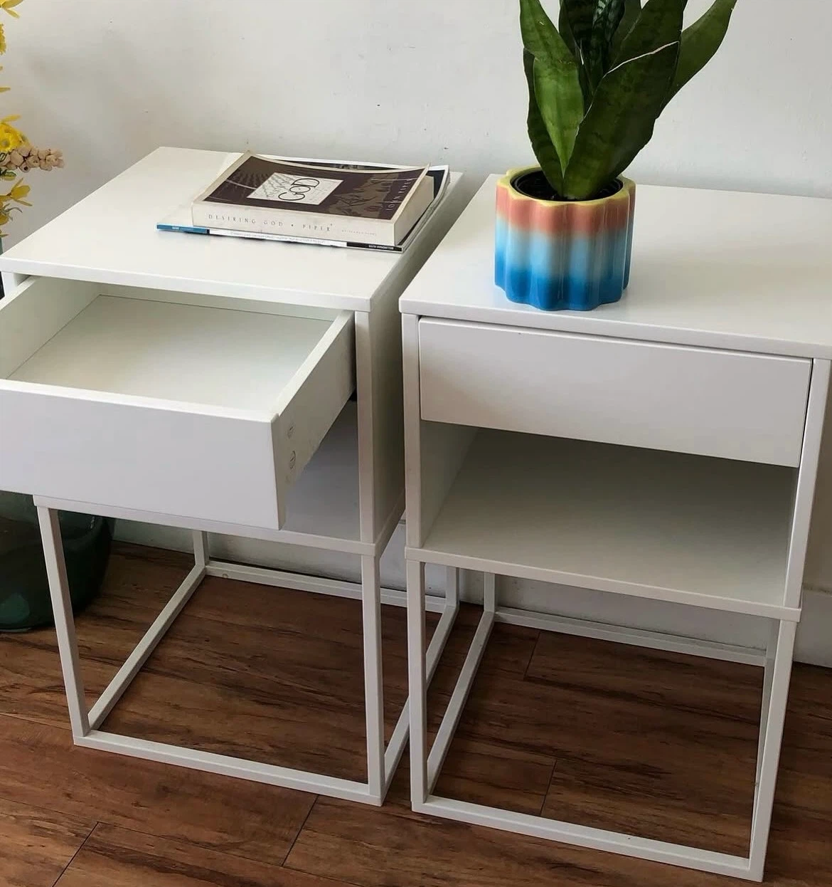 Set of Two White Modern Nightstands - photo 3
