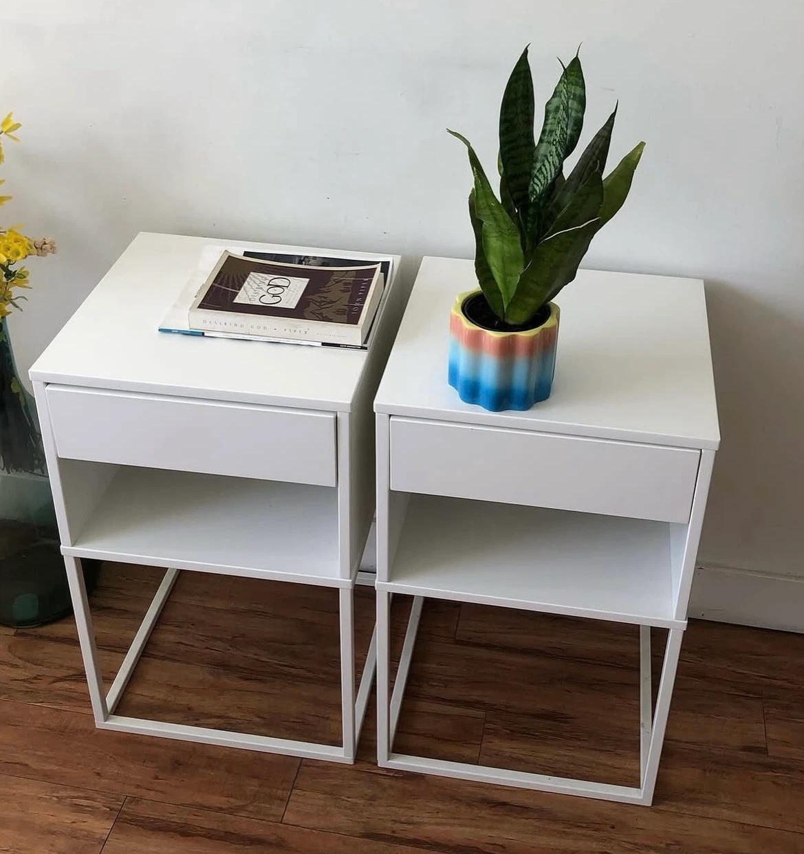 Set of Two White Modern Nightstands - photo 4