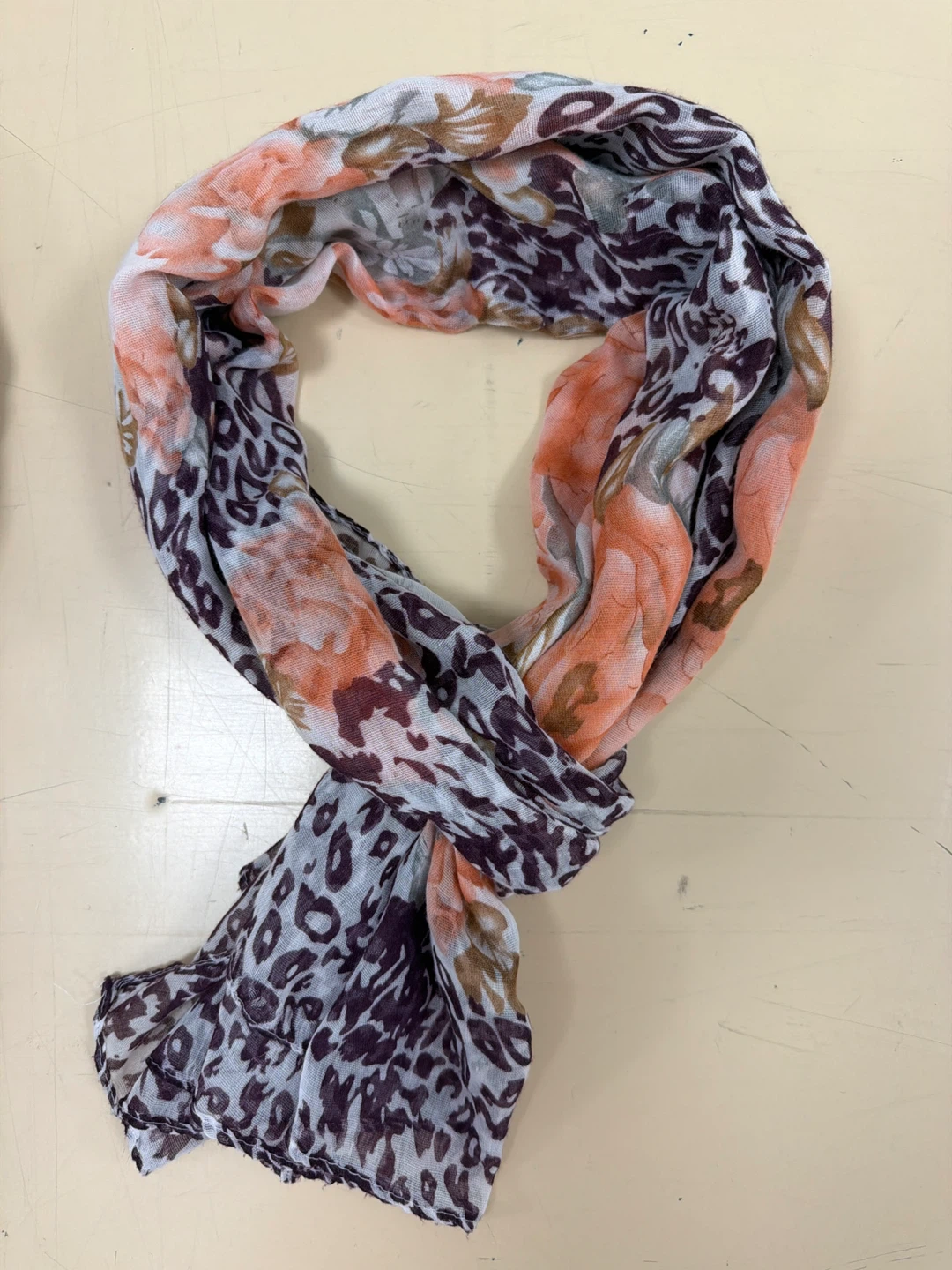 3 Women's Scarves - photo 4