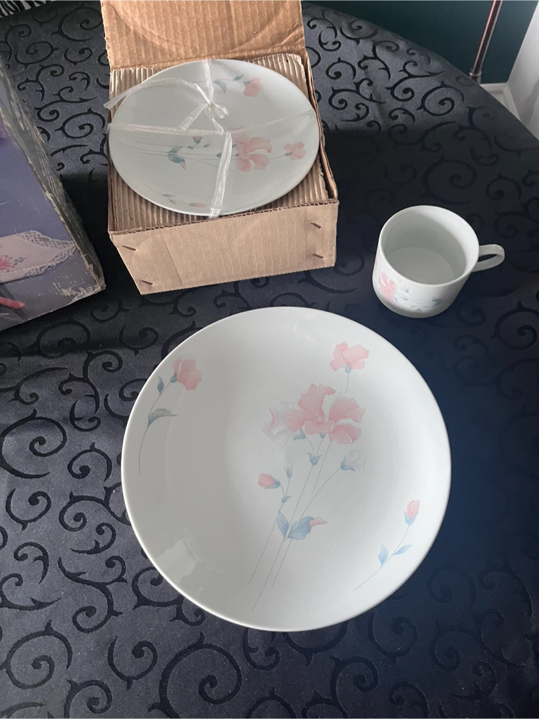 Pretty Coral Reef Sensation (20-Piece Porcelain Dinnerware Set)