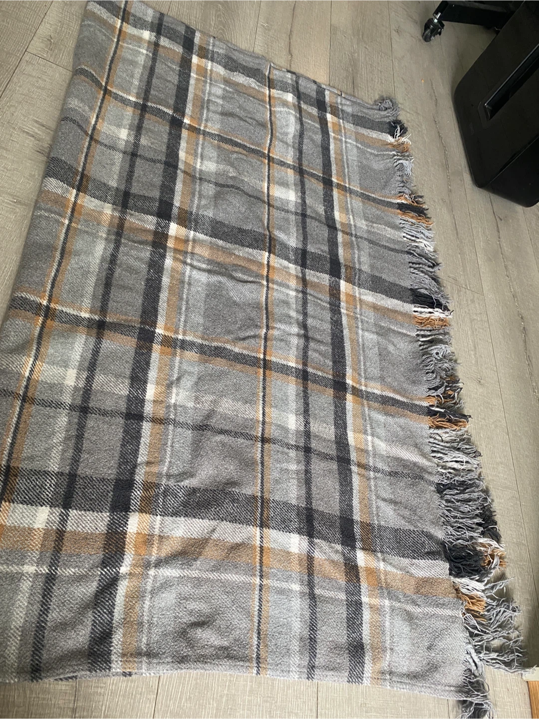 Roca Home Plaid Throw Blanket