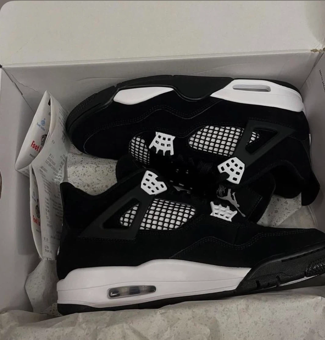 Air Jordan 4 Retro Black Cat - photo 2