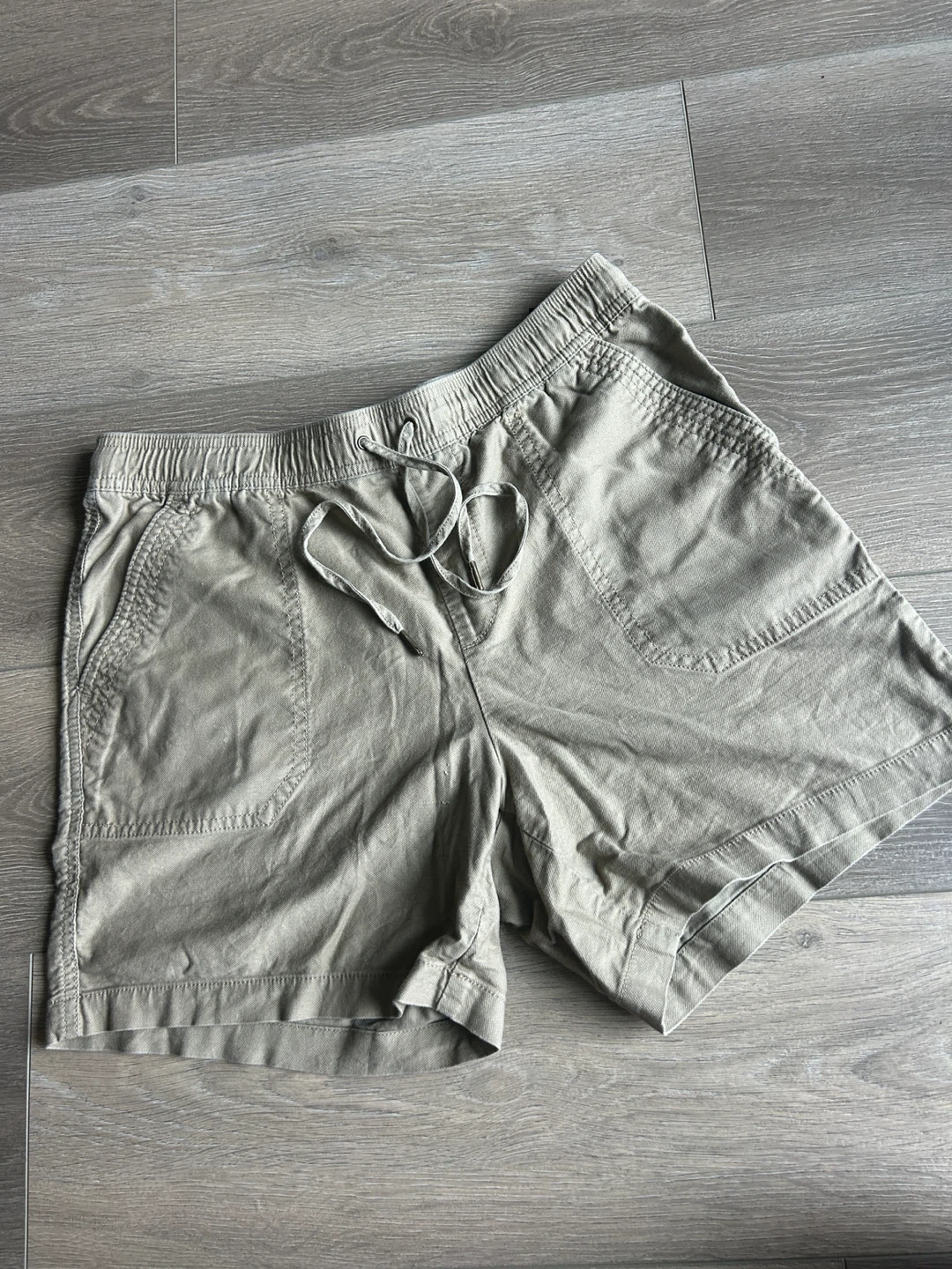 Tahari Tan Cargo Shorts - Size S/P