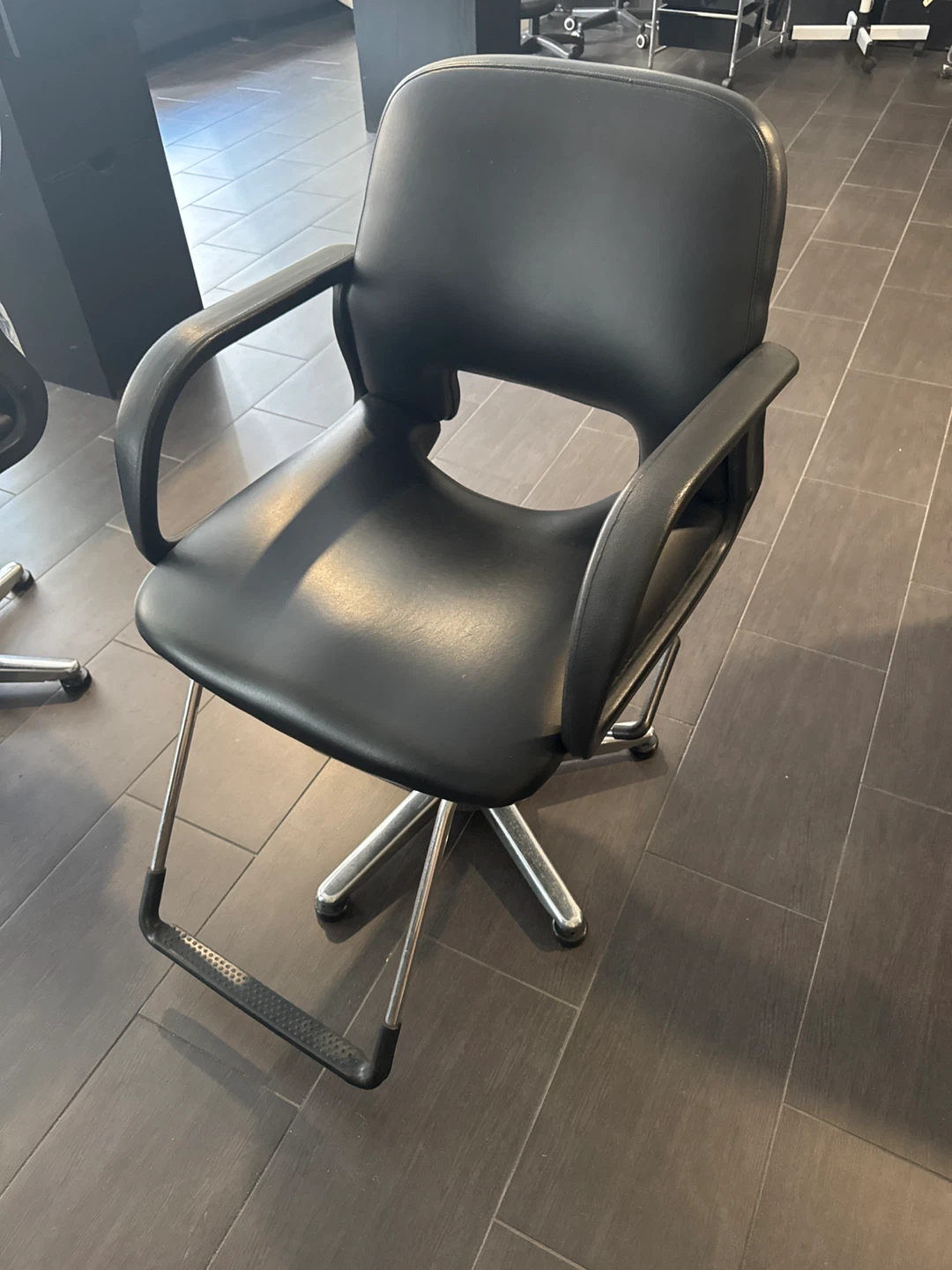 Black Salon Chair with Footrest - photo 2