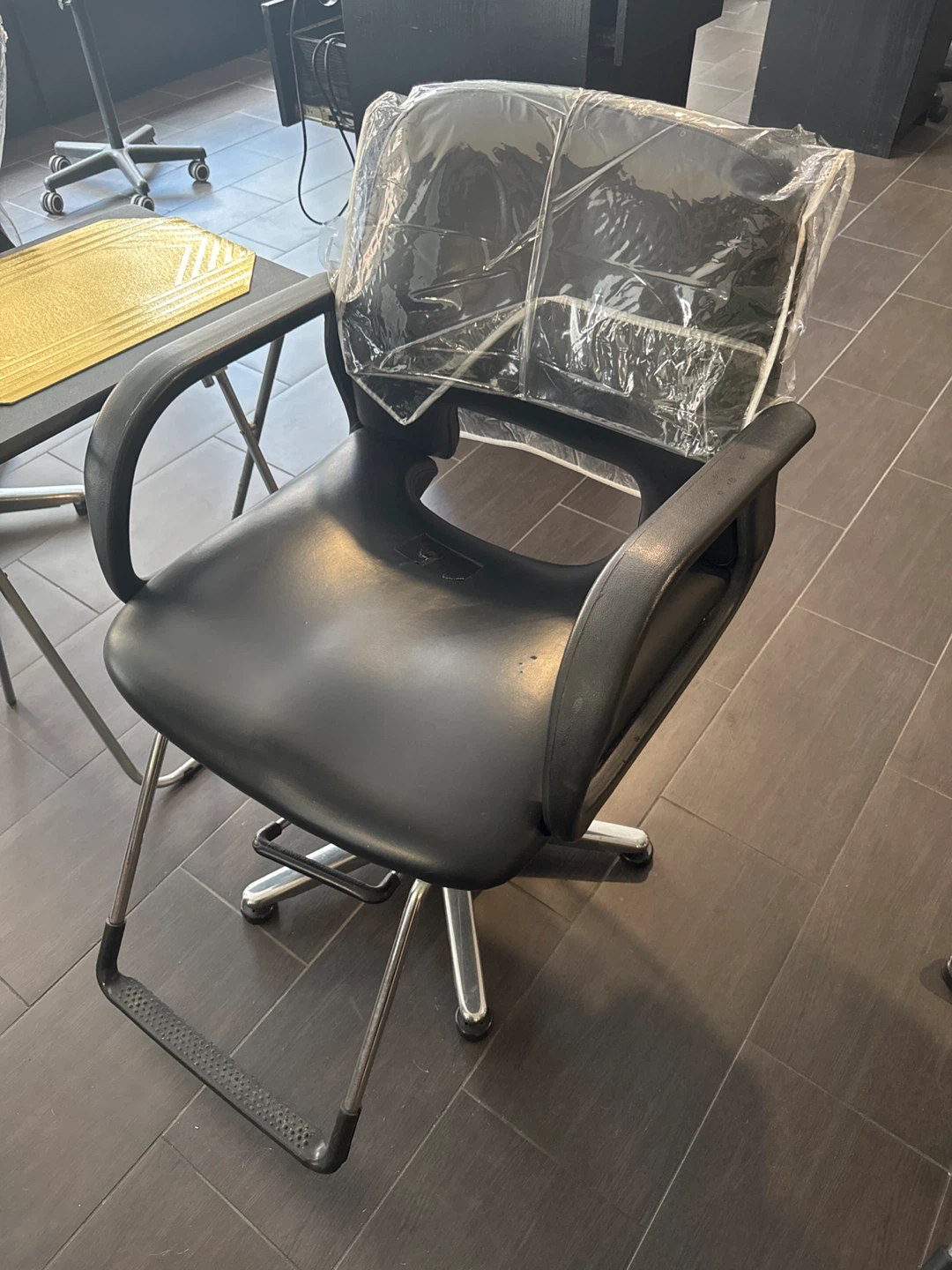 Black Salon Chair with Footrest - photo 3