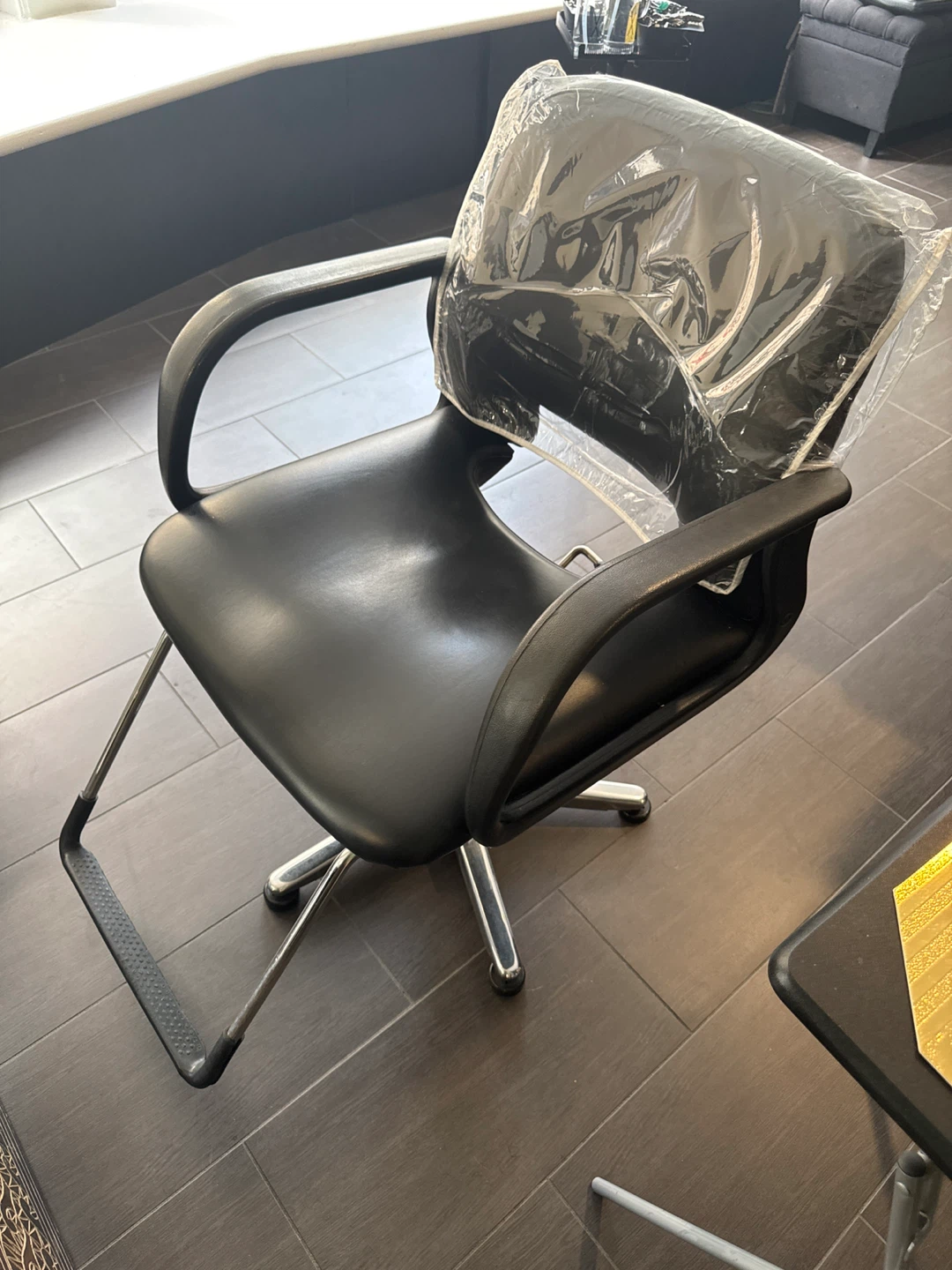 Black Salon Chair with Footrest - photo 4