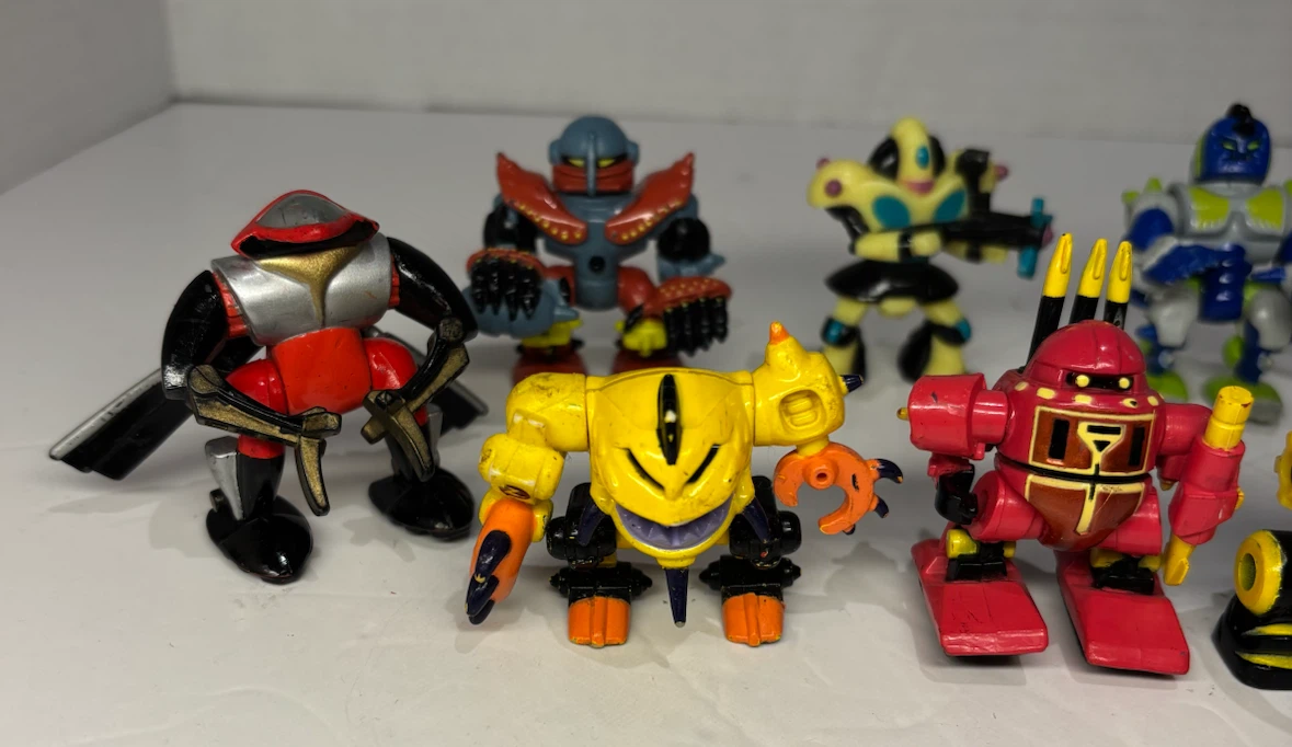 Vintage 1990s Galoob Micro Machines Z-Bots lot of 9 figures - photo 2