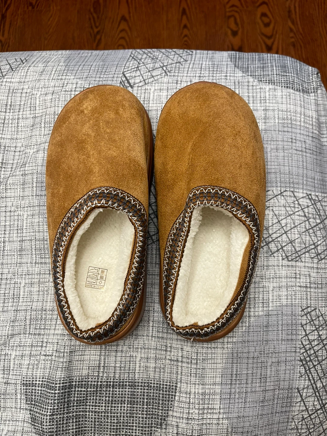 Two Pairs of Unisex Faux Fur Slippers - photo 4