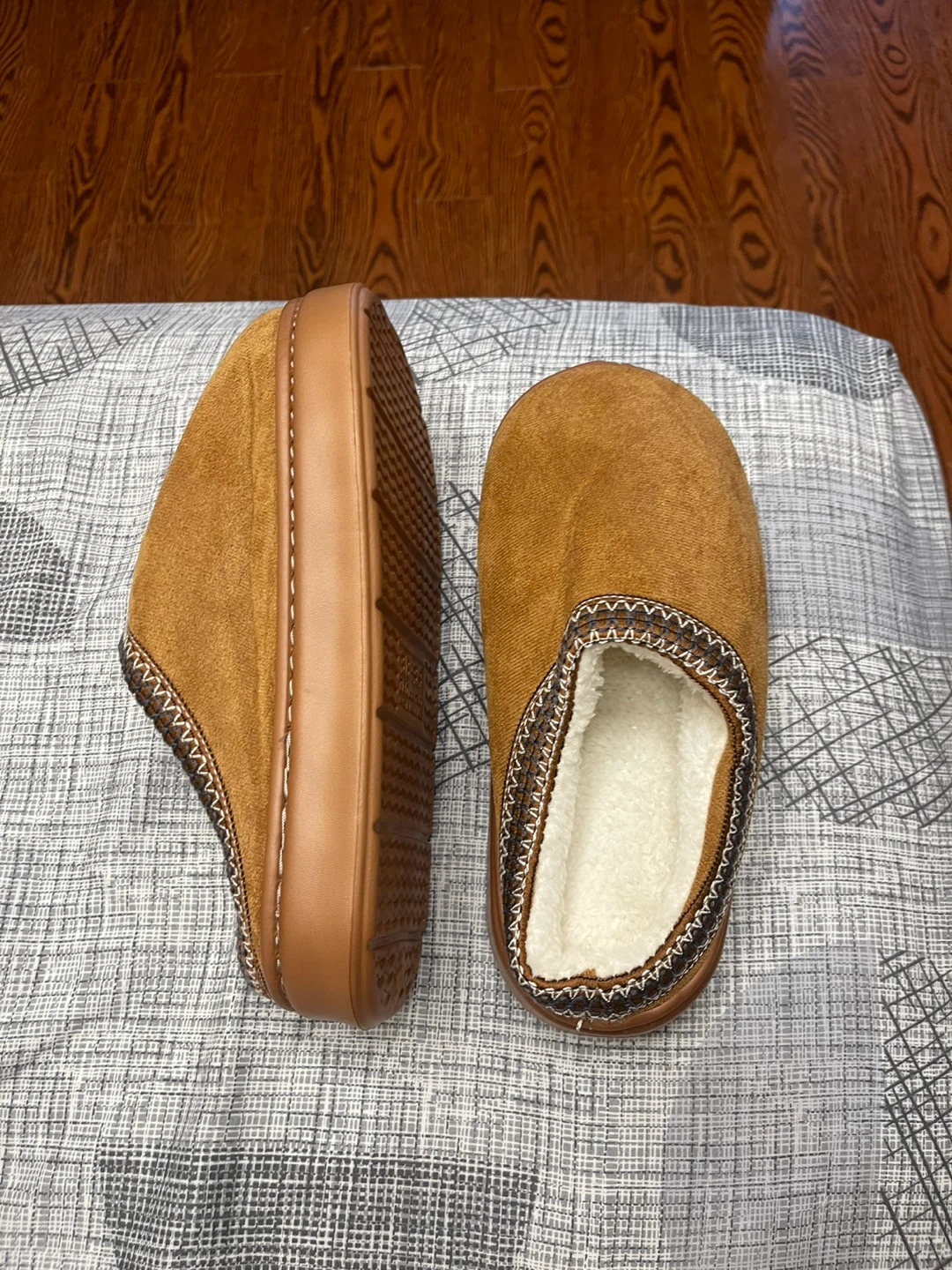 Two Pairs of Unisex Faux Fur Slippers - photo 5