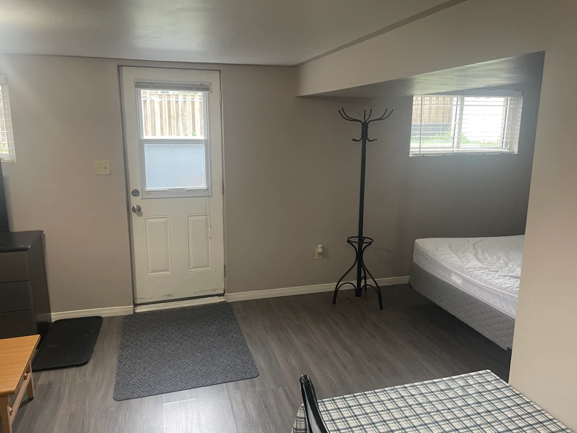 Bachelor for rent - photo 3