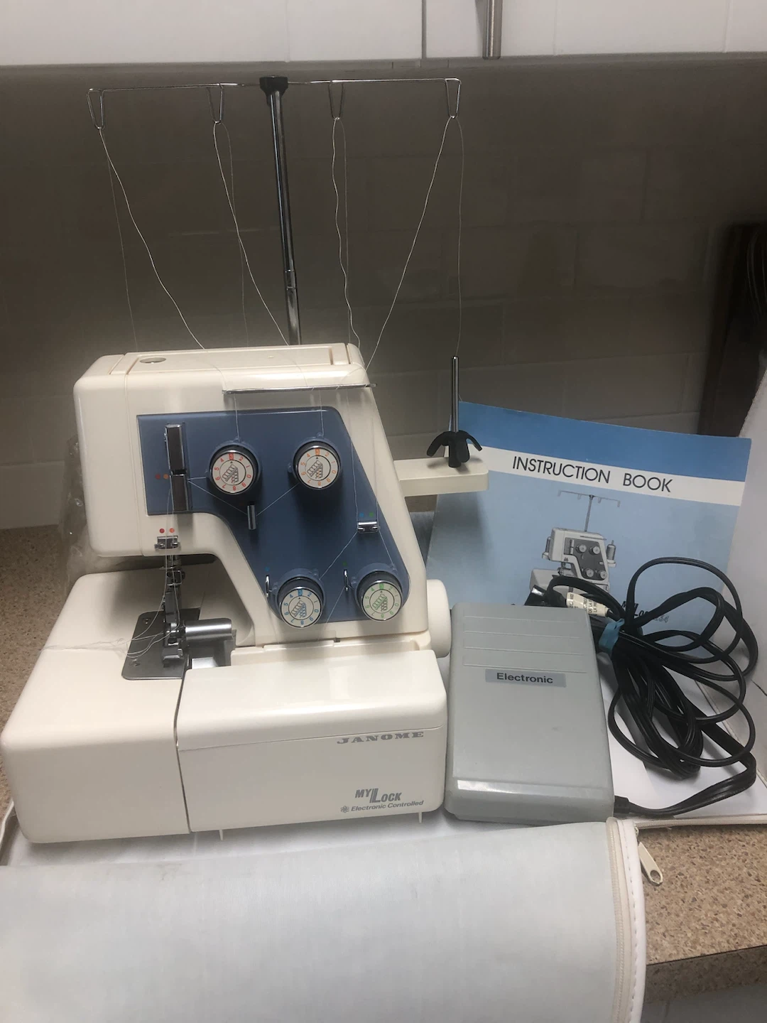 Janome 234 Serger (see all pics & description)