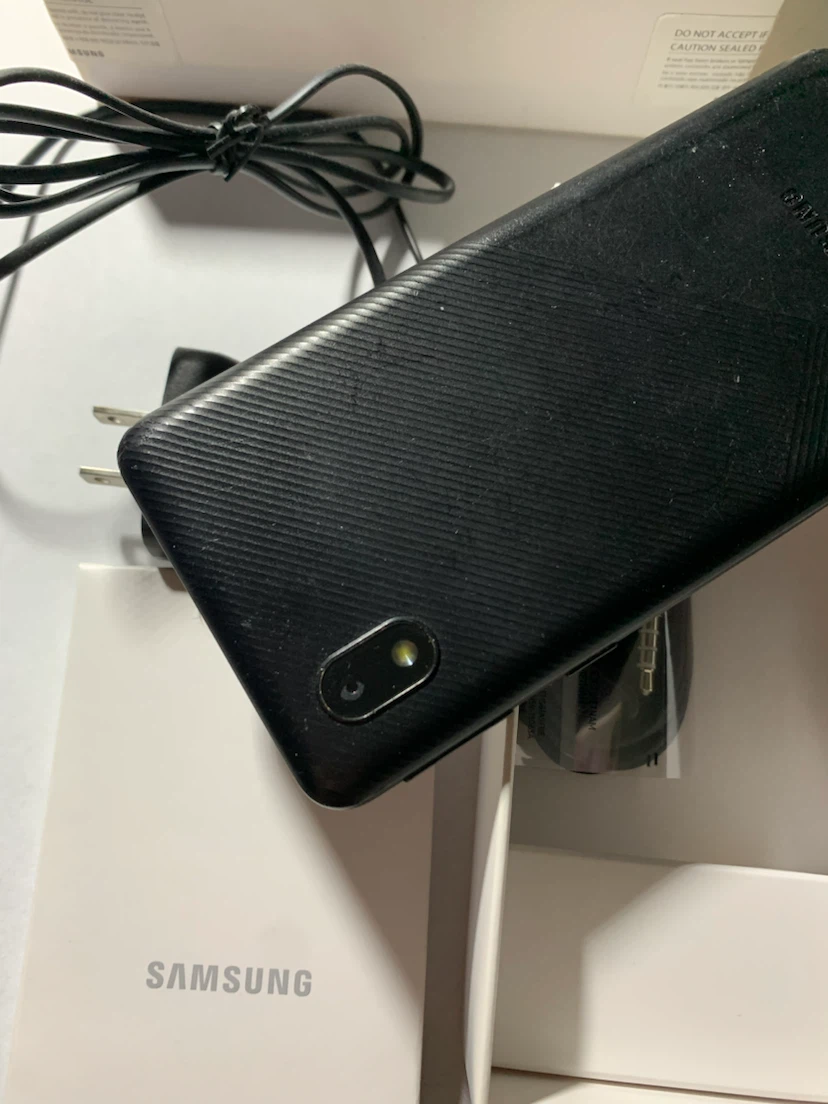 Samsung A01 Core Smartphone with Charger - photo 4