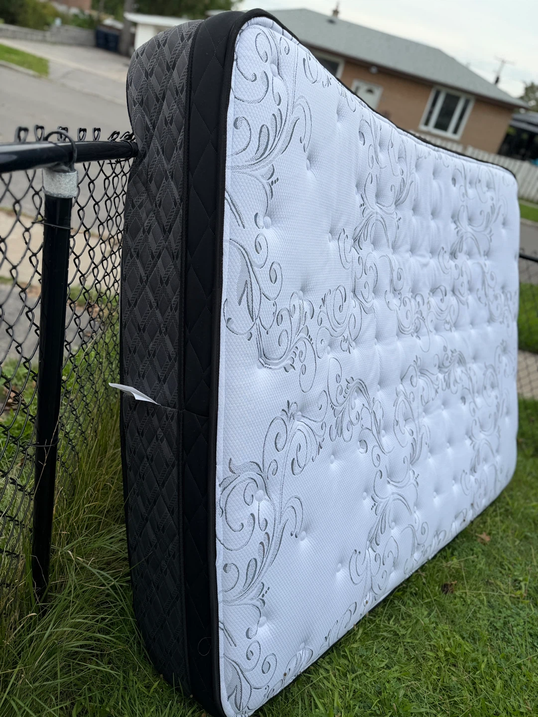 Posturpedic Mattress queen size - photo 3