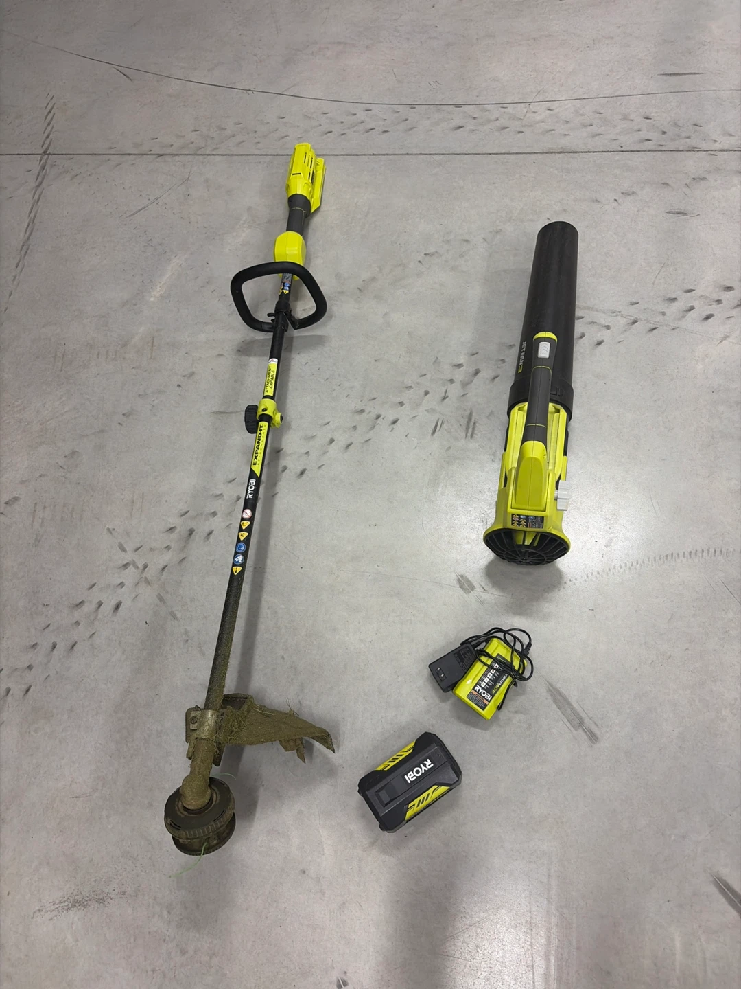 Ryobi 40V Cordless String Trimmer and Blower Kit