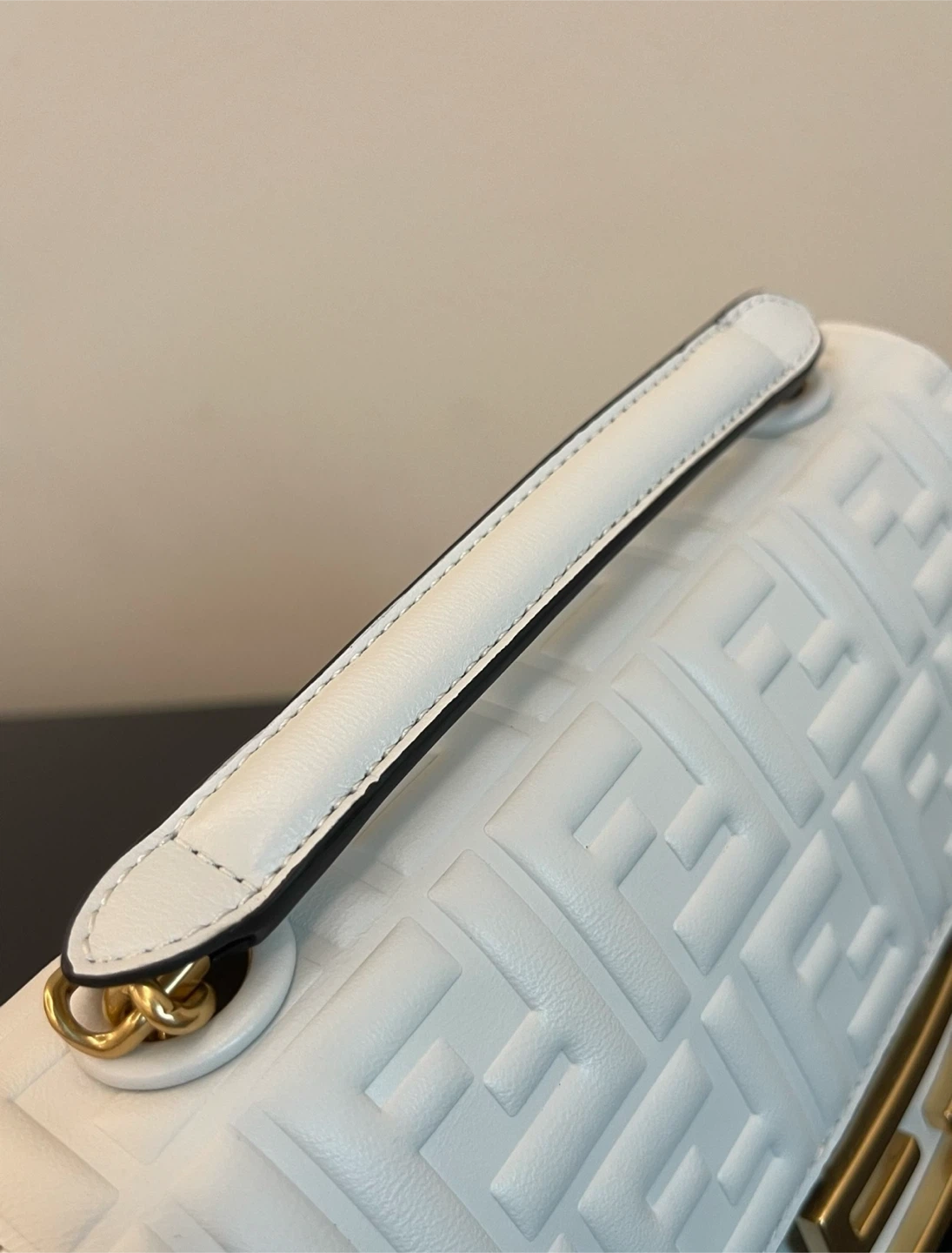 Fendi White Leather Shoulder Bag - photo 2