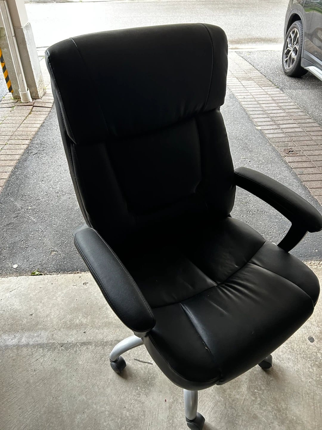 Black Executive Office Chair - photo 2