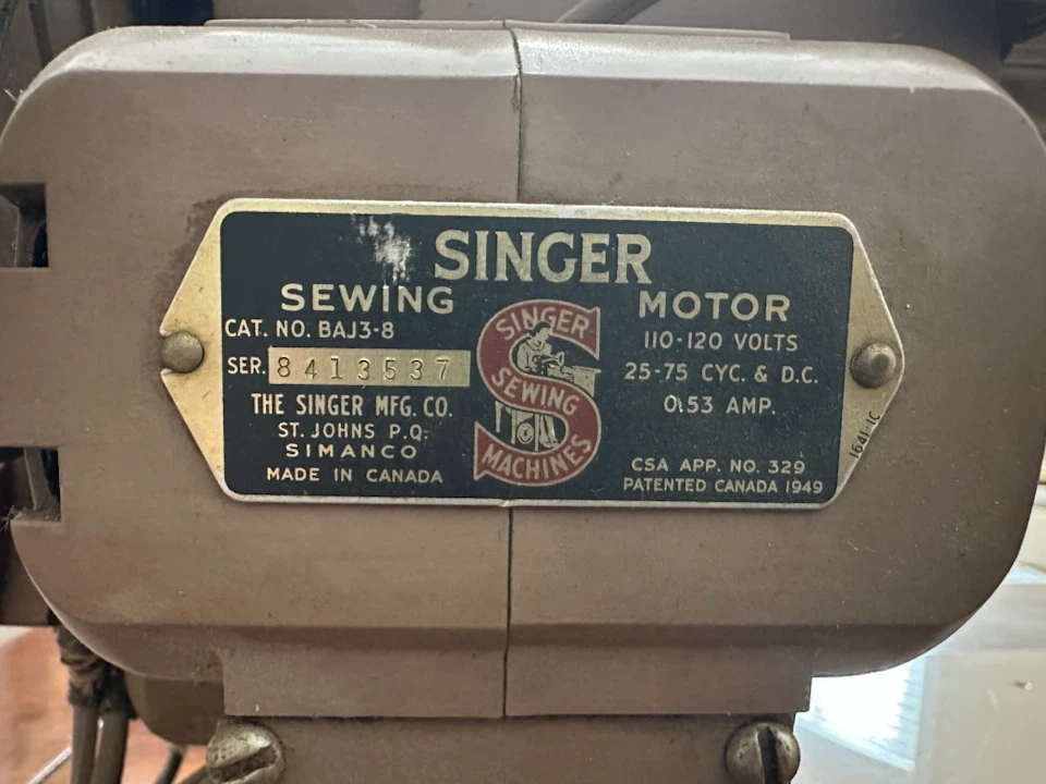 Vintage Singer 306K Sewing Machine with Table - photo 4