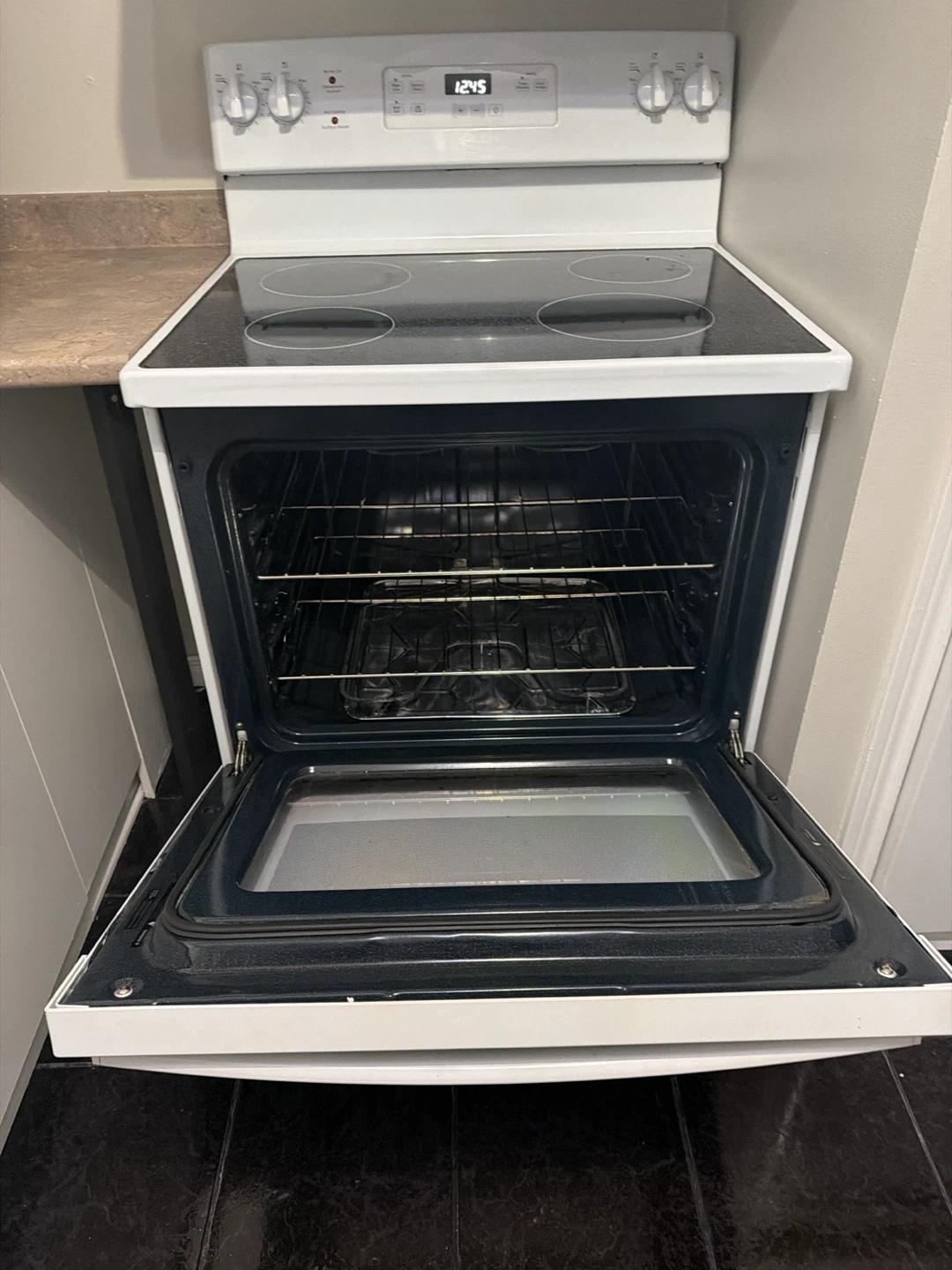 White GE Electric Coil Stove with Oven - photo 2