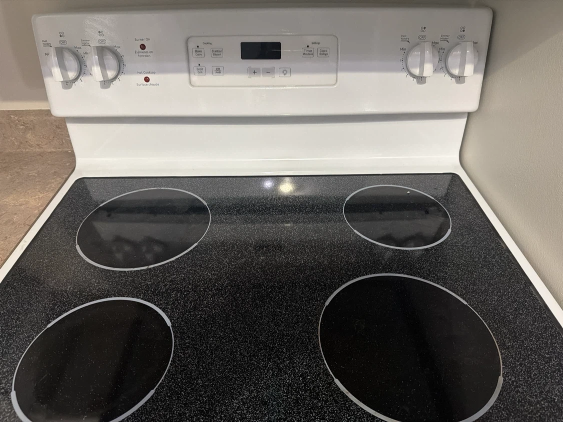 White GE Electric Coil Stove with Oven - photo 3