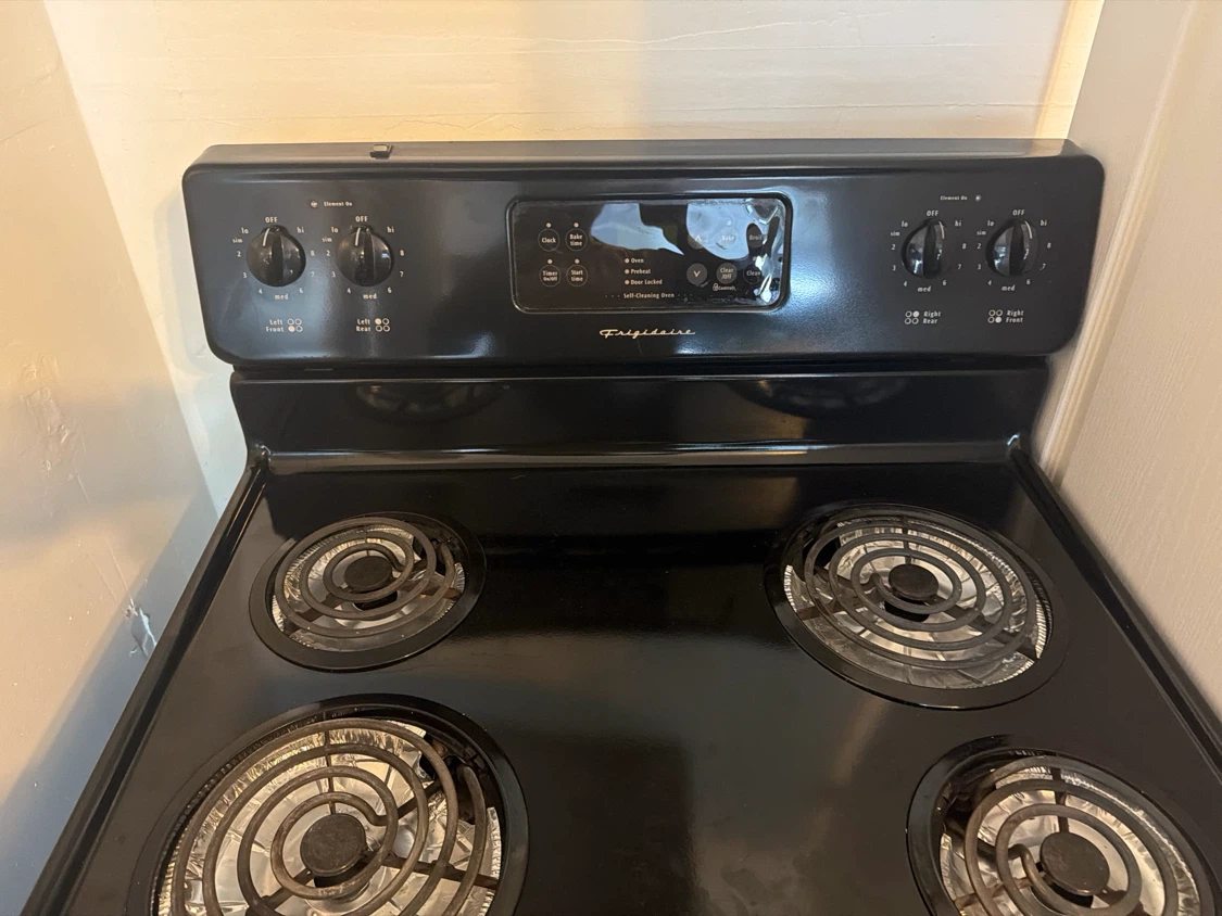 Frigidaire Electric Stove Oven - photo 3