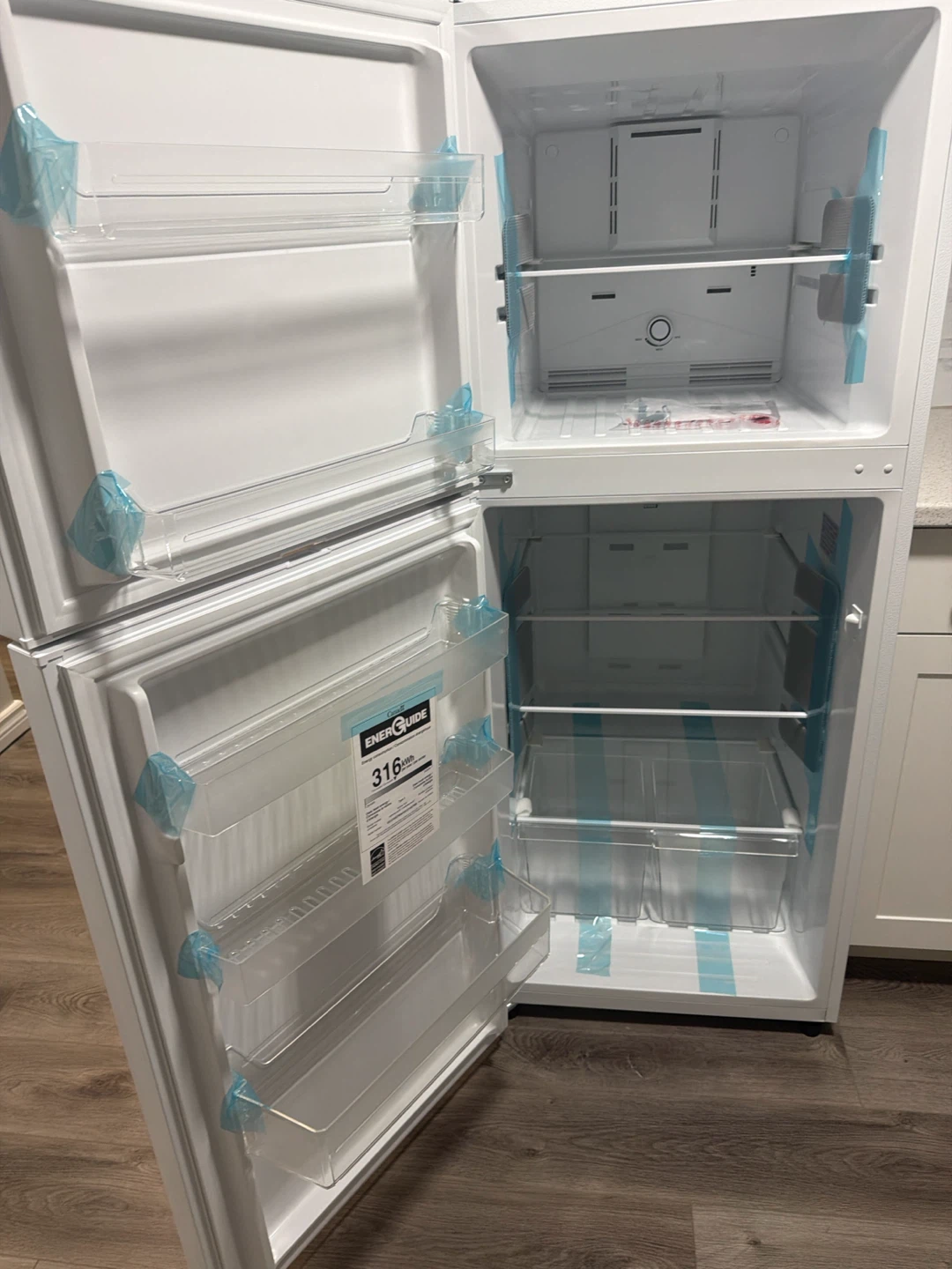 Vissani White Top Freezer Refrigerator - photo 4