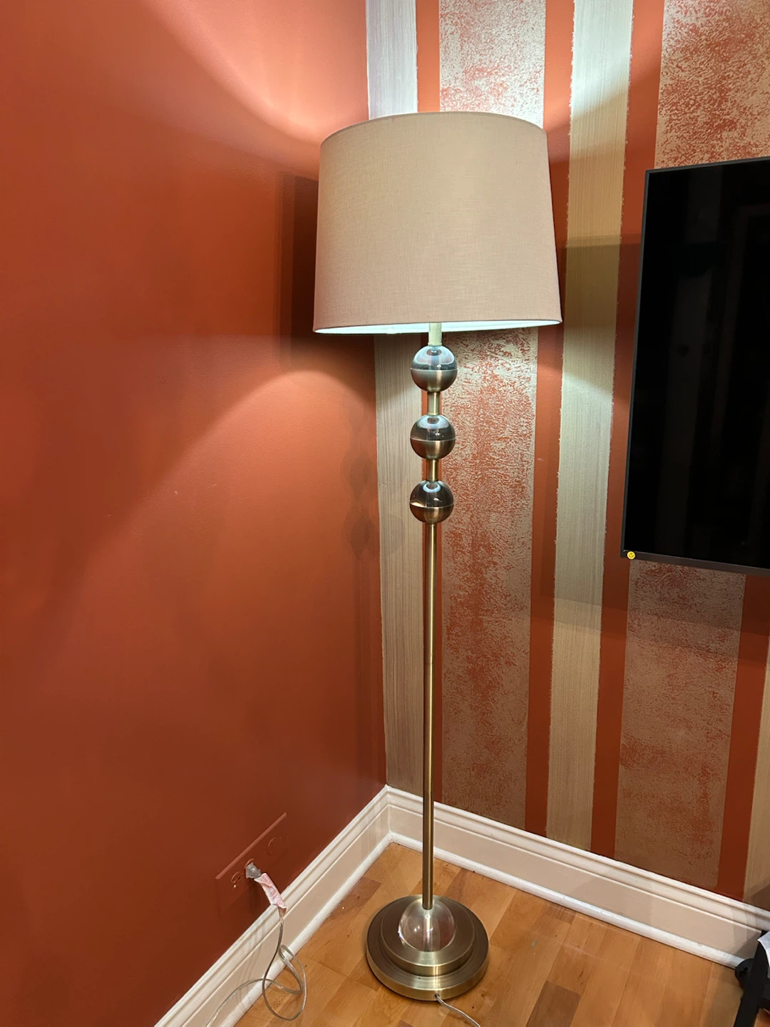 Floor lamp with stacked glass sphere design