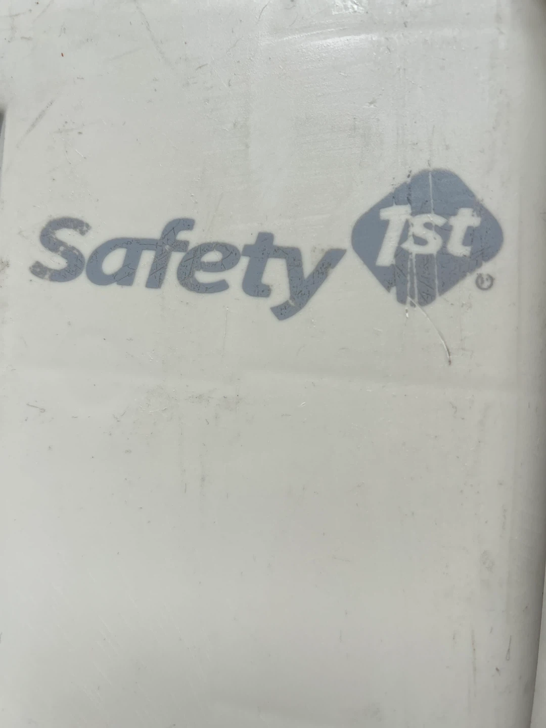 Child Safety Gate with Hardware Mounts - photo 3