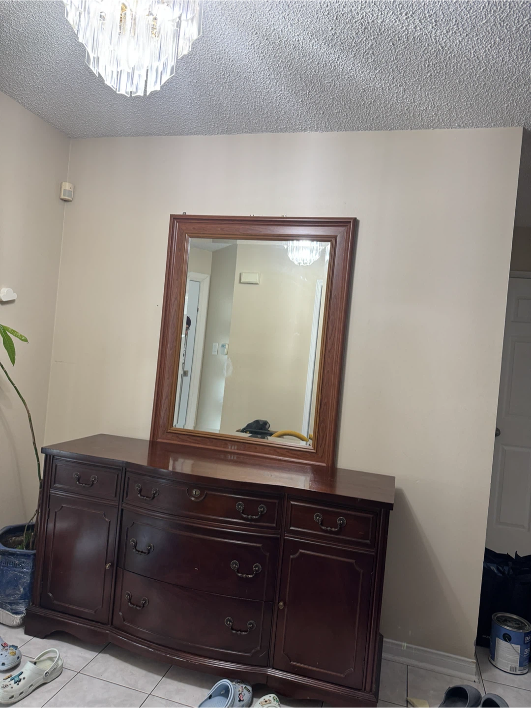 Traditional Wood Dresser with separate Matching Mirror - photo 2