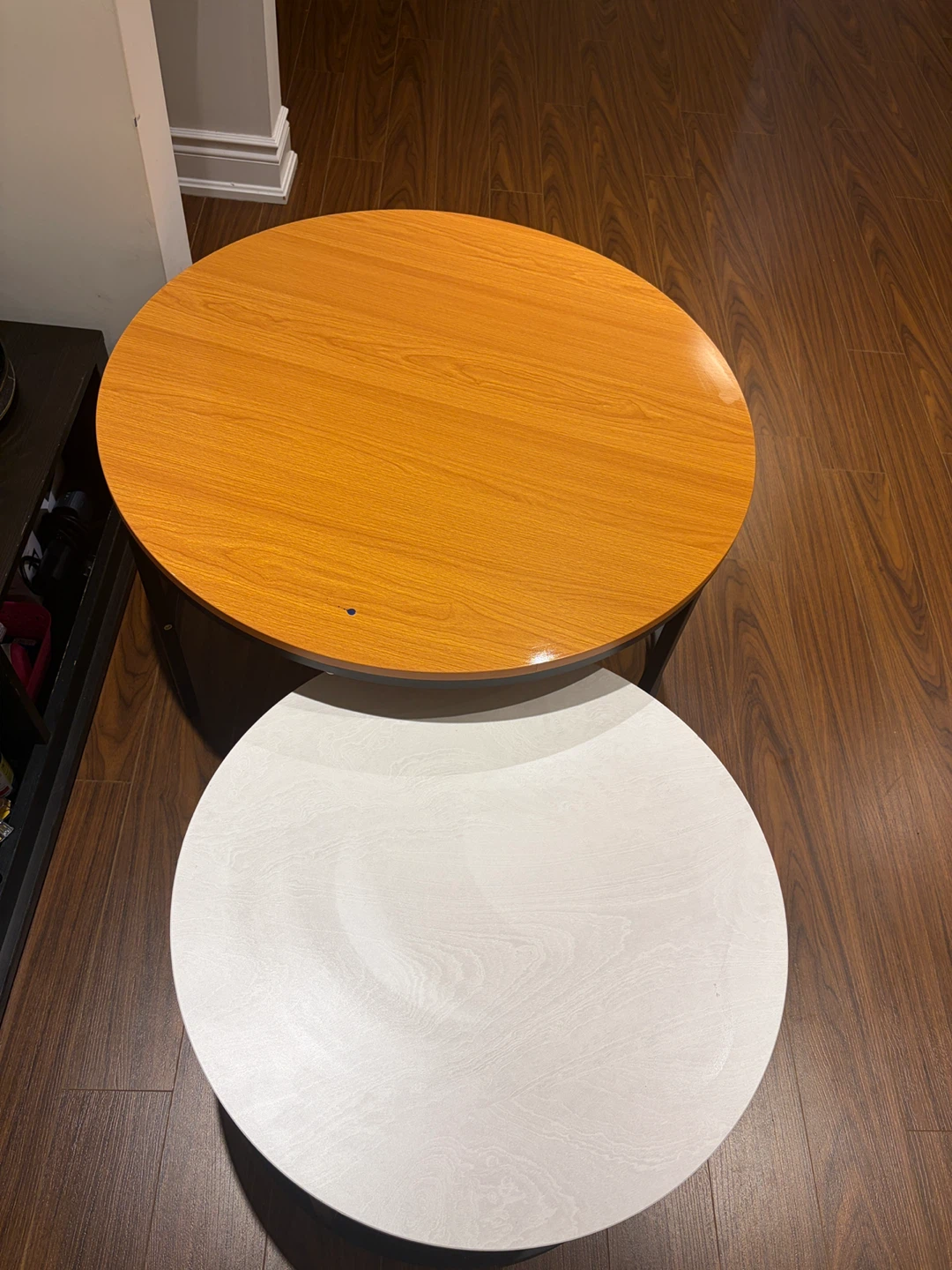 Round Nesting Coffee Tables (Wood Top, White Bottom)