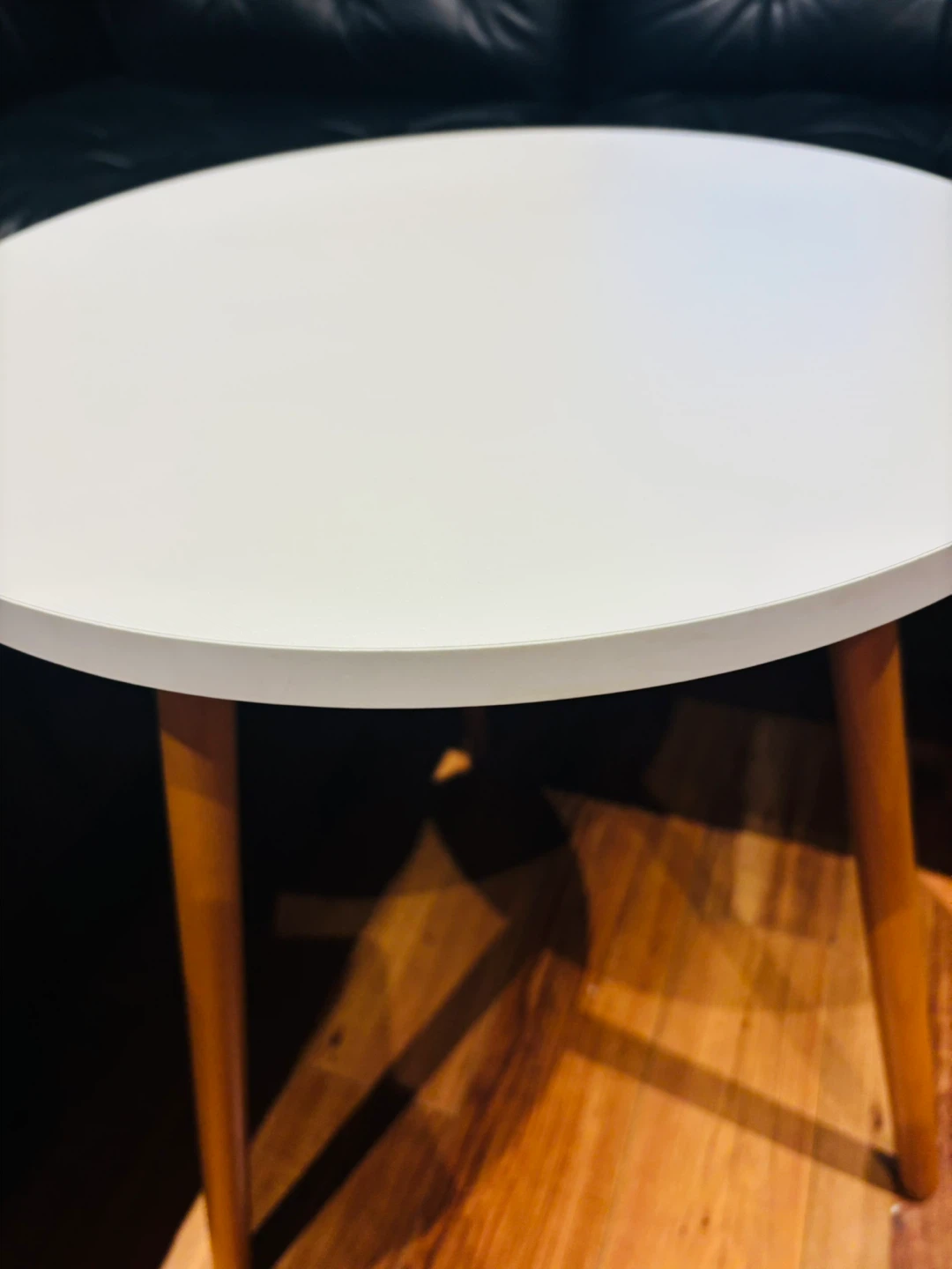 White Round Side Table w/ Wooden Legs - photo 4
