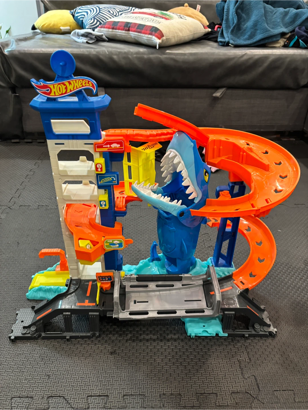 Hot Wheels Shark Chomp Track Set - photo 2